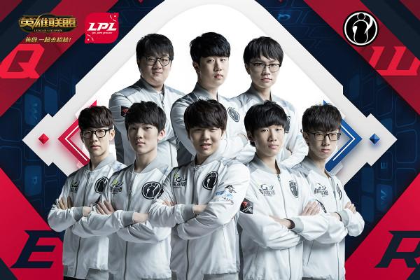 两人各自在 两人各自在